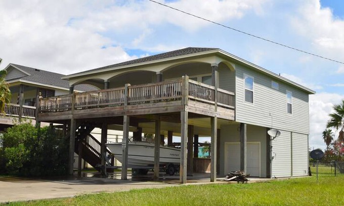 Crystal Beach House | Dock Holiday Beach Getaway