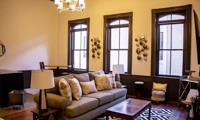 Monroe Apartment | Castle Hall Condos - Suite 204