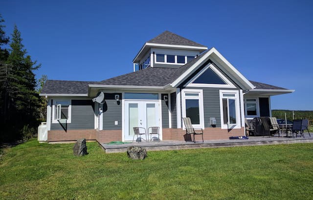 Baddeck Cabin | Baddeck cottage with a beautiful view