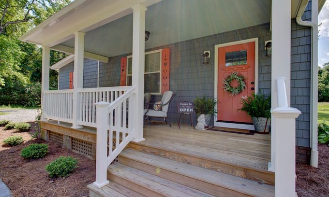 Ware Neck House | Welcome to "Miss Bee Haven"