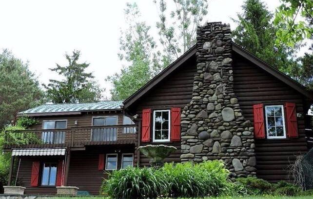 Margaretville House | Luxury 1920s Log Cabin With Mountain Views