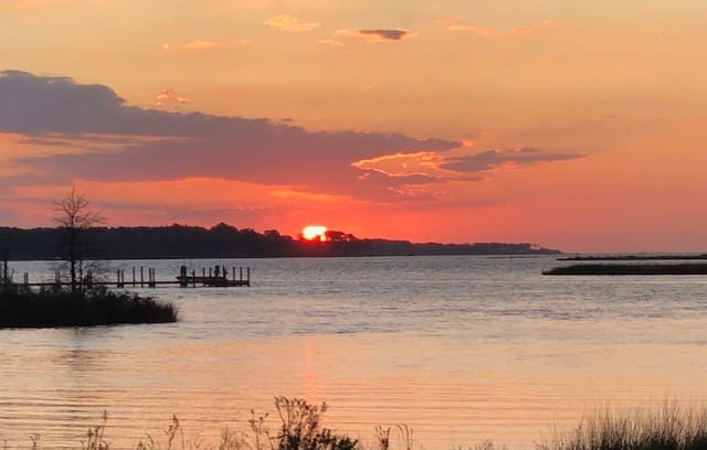 White Stone House | Waterfront Guesthouse I on the Rappahannock
