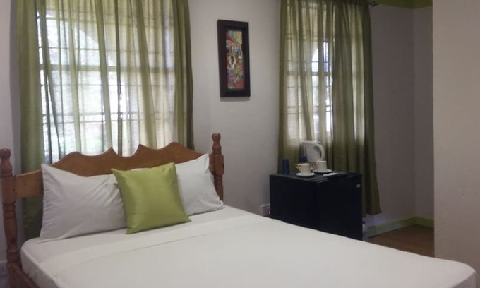 Corinthe House | Golden Arrow Inn - Deluxe Double Room #12