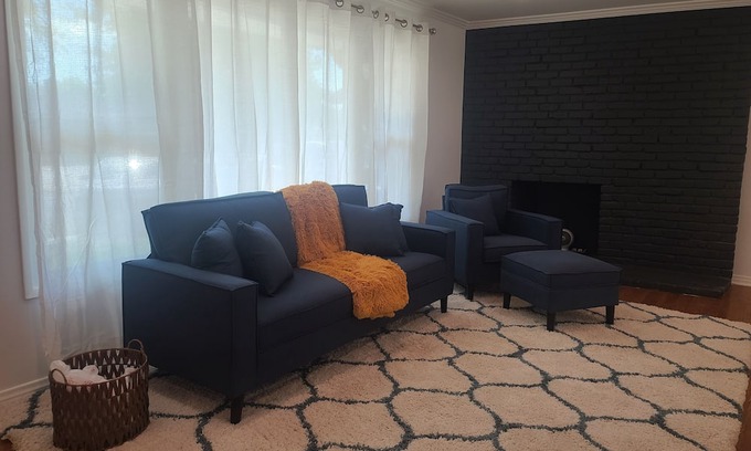 Canoga Park House | Cozy House