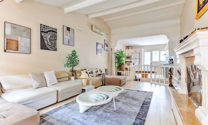 Sisli Apartment | Duplex Flat w Fireplace 7 min to City's Nisantasi