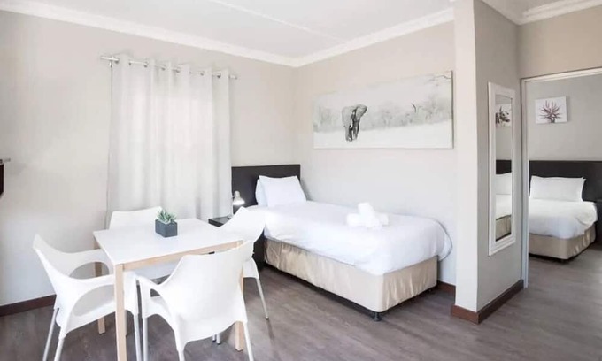 Windhoek House | Minutes Away from Haven Zoological Park! 2 Relaxing Chalets w/ Patio, Pool!