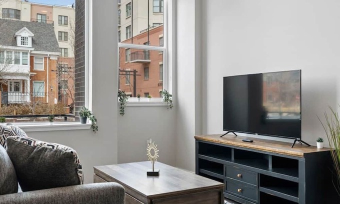 Baker Apartment | Steps From Denver Health!