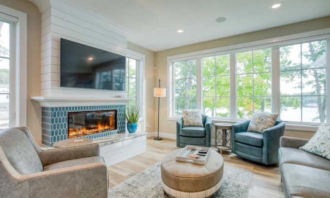 Mayfield House | 🏞️ Side-by-Side Serenity Lakefront Homes w/ Hot tub