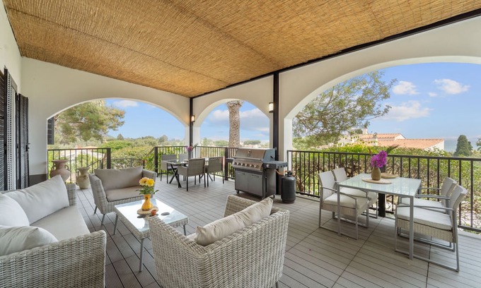 Sarroch House | Holiday Home 'Villa Matteo' with Sea View, Wi-Fi and Air Conditioning