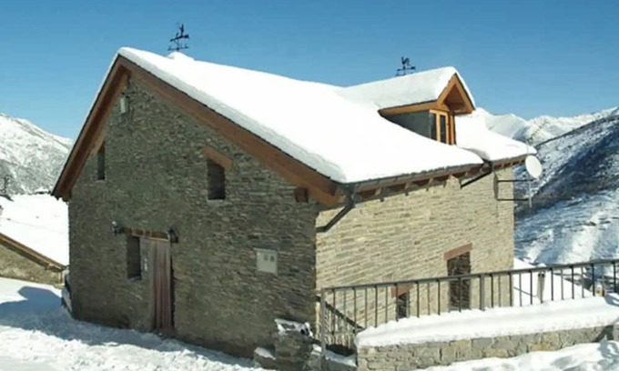 La Guingueta d'Aneu Ski Chalet | Chalet 'Casa Maria Antònia' with Mountain View, Private Terrace and Wi-Fi