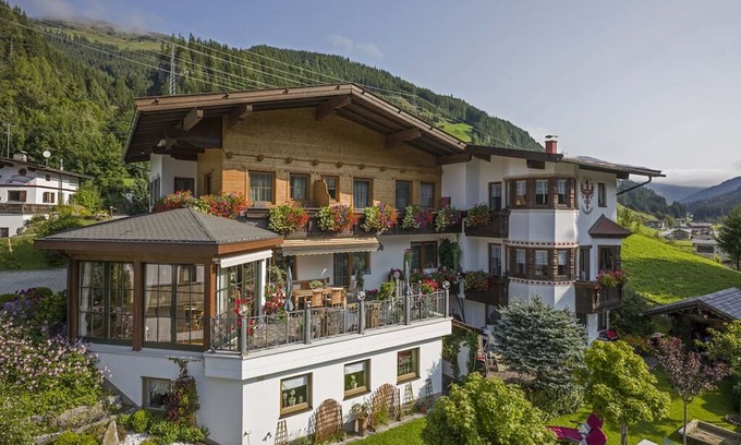 Gerlos House | Apartment garden view for 3-4 people