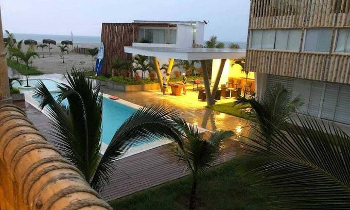 Bocapan Condo | Bocapan palm trees