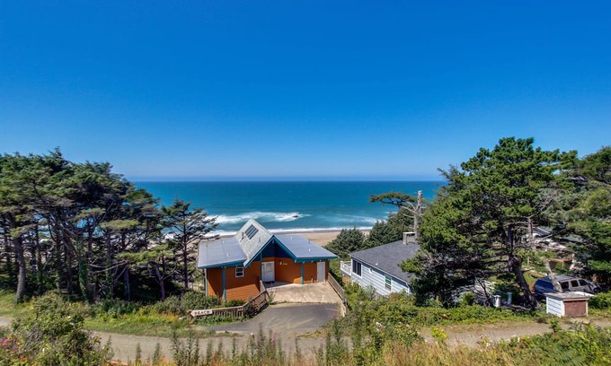 Lincoln City Apartment | Oceanview Studio on the Main Level - Nearby Beach Access, Dogs Welcome