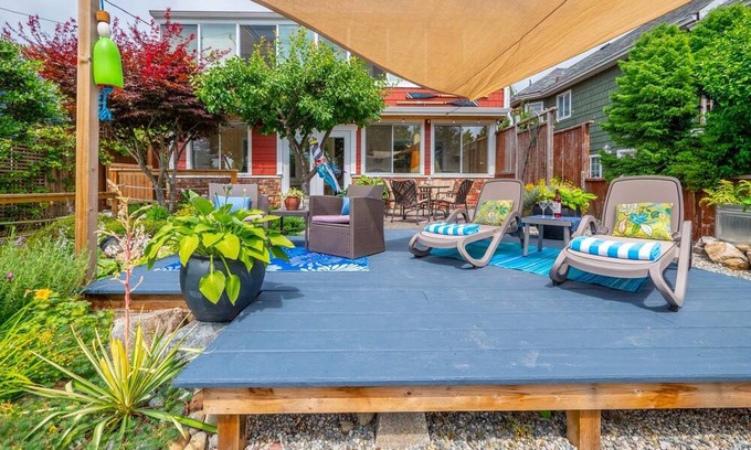 Gibsons House | The Suite at Little House in the Harbour, Gibsons BC