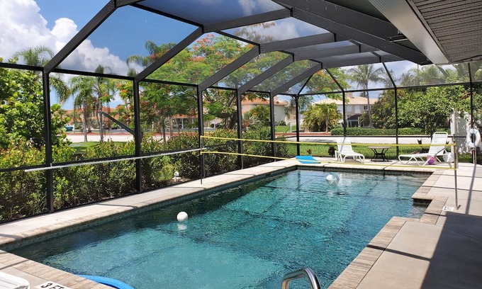 Yacht Club House | Twin House shared Volleyball pool 3 King bedrooms, 2 sofa sleepes 8