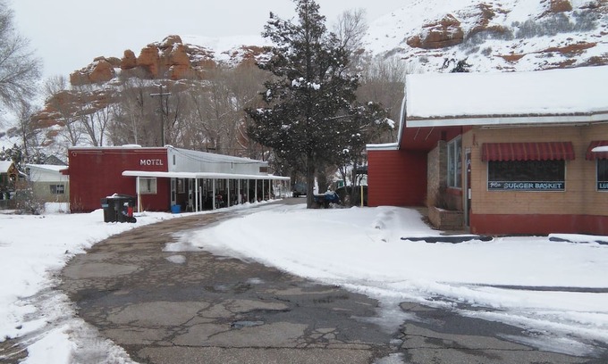 Coalville House | 60's Motel in the Wasatch Mountains near Park City, Wanship, Coalville, Henefer