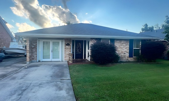 Metairie House | 3bd 2bath house in Metairie - 15 minute drive to Superdome and Bourbon Street