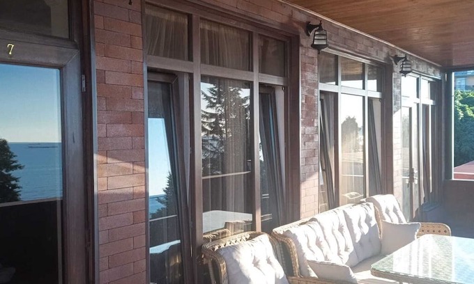 Mtsvane Kontskhi Hotel | Gold star batum