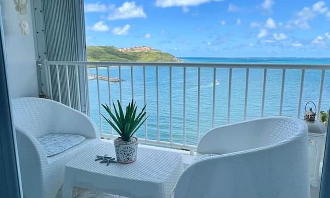 Sardinera Apartment | Lovely Oceanfront Retreat with Stunning Views