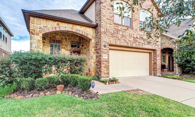 Katy House | Estate on Tea Tree Dr E#41267