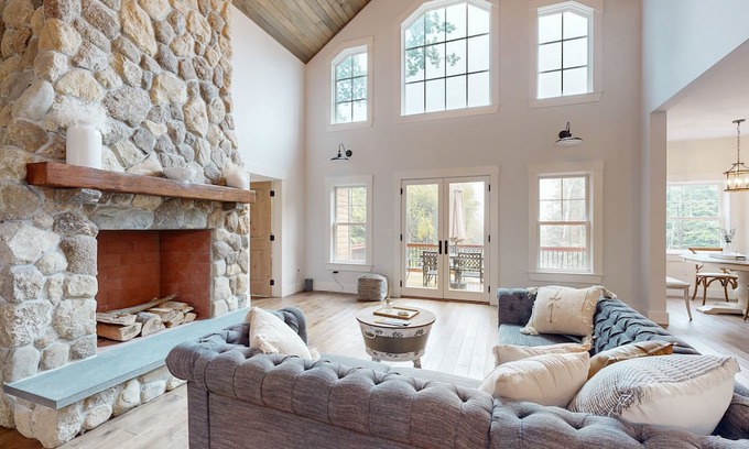 Sandwich House | NEW BUILD! Mountain views, minutes from Squam's Sandwich Beach and boat ramp!