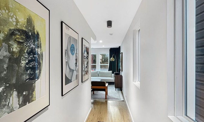 Pilsen Apartment | Modern & Chic Retreat: 2-bedroom apt. in an ideal location in Chicago