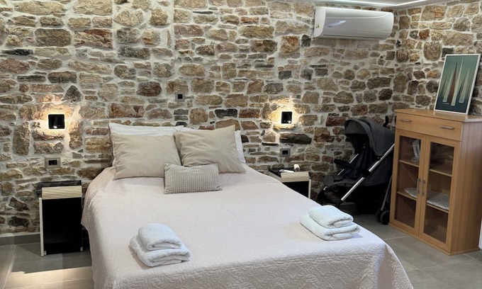 Sitaralona House | Villa Sitaralona stone house near lake Trihonida