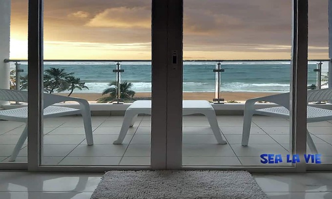 Mount Lavinia Apartment | Enjoy a beautiful sunset from your ocean-view bedroom.