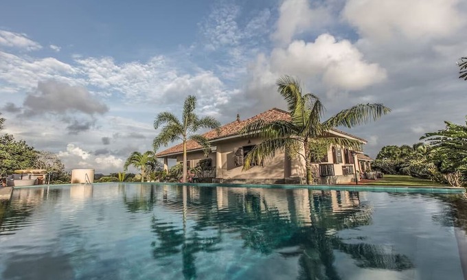 Kathaluwa Villa | Villa Mayurana - Entire Villa