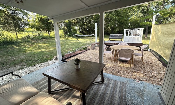 Gallatin Cottage | Cottage by the Sheep - 3BD/2Bath