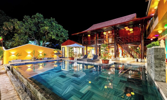 Ninh Binh Ski Chalet | Trang An Ao Dai Homestay - Wooden house with field view and private bathroom