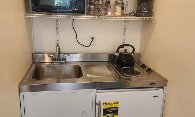 Mar Vista Apartment | Cute private Mar Vista mini room