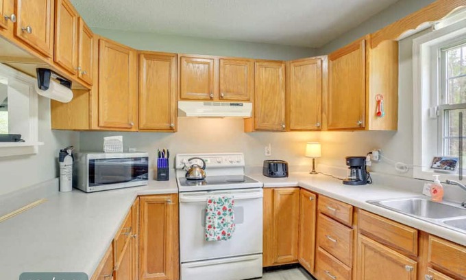 Little River House | Spacious 3 bedroom house in Little River. WiFi, AC, pool near Cherry Grove beach