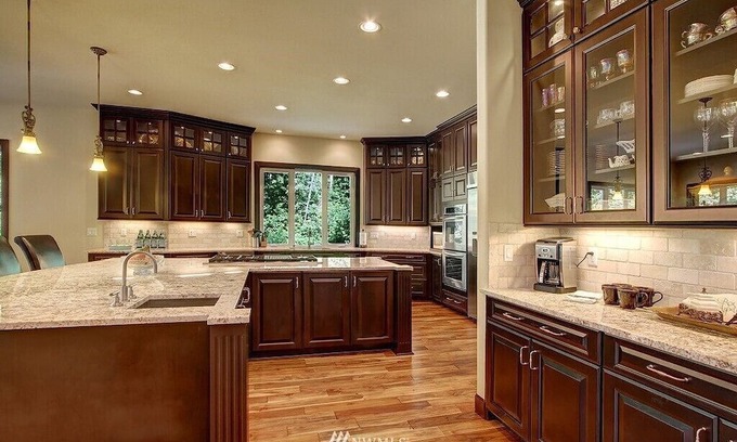 Maltby House | Huge Luxury 4-bedroom+ house in Echo lake/Maltby area with WiFi, AC