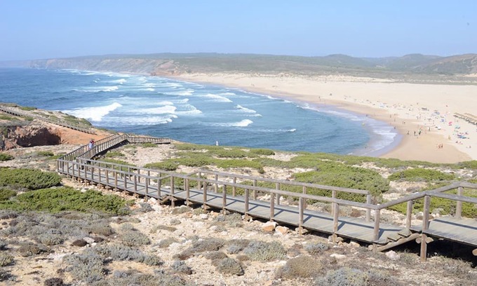 Carrapateira Apartment | Studio Apartment 'Vento' with Mountain View, Shared Terrace and Wi-Fi