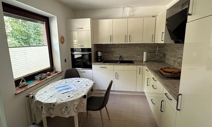 Oeversee Apartment | Gemütliche Ferienwohnung in Haushälfte Nähe Flensburg