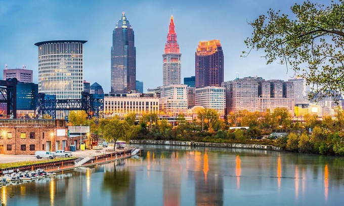 Downtown Cleveland Apartment | 2 Modern Rooms w/Restaurant and Bar in the Heart of Cleveland