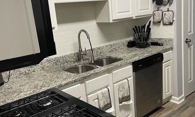 East Point House | Louis Vuitton, Versace, Jacuzzi, Dance Pole, 3 levels, 4BR 3 Full Bath