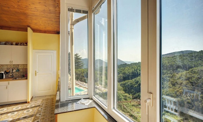 Cava de' Tirreni Apartment | Apartment 'Appartamento U' Vicariell' with Sea View, Shared Pool and Wi-Fi