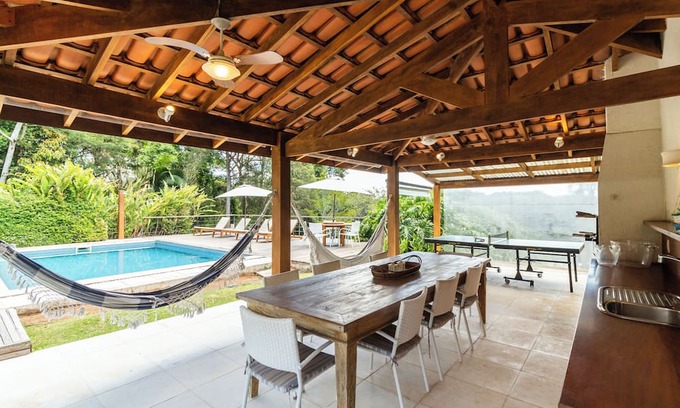 Ibiuna Cottage | Paraíso à Beira da Represa: Casa Luxuosa com Piscina no Veleiros de Ibiúna!