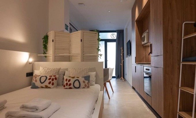 Montolivet Apartment | Designer Studio near Ruzafa