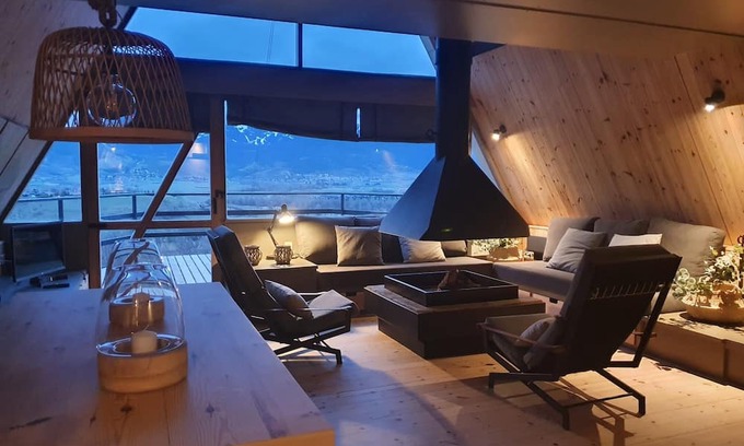 Bolvir House | Holiday Home 'Cabanya Amb Encant' with Mountain View, Terrace and Garden