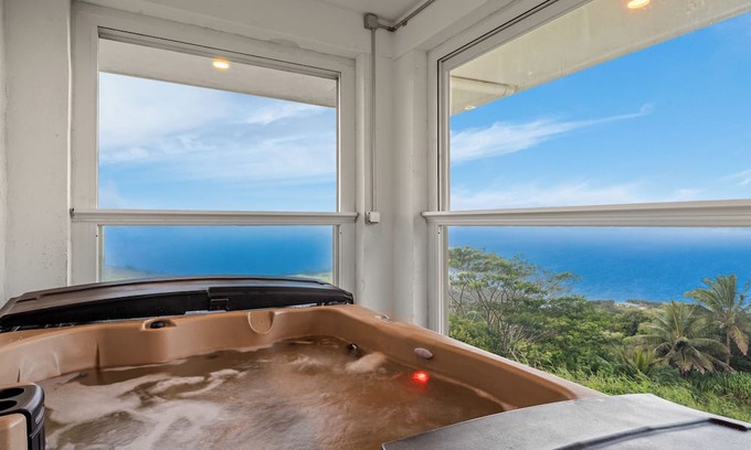 Wailuku House | Large House on Maui