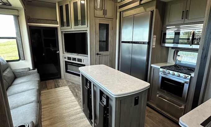 Cascade House | Luxury RV! Panoramic views of Cascade - Perfect for a Relaxing Getaway!