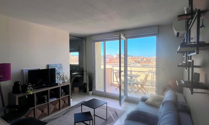 Baille Apartment | Le Tarpin Well air-conditioned, Parking & Balcony