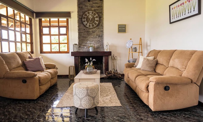 Roble Cottage | Tranquil Retreat with Stunning Views and Cozy Fireplace