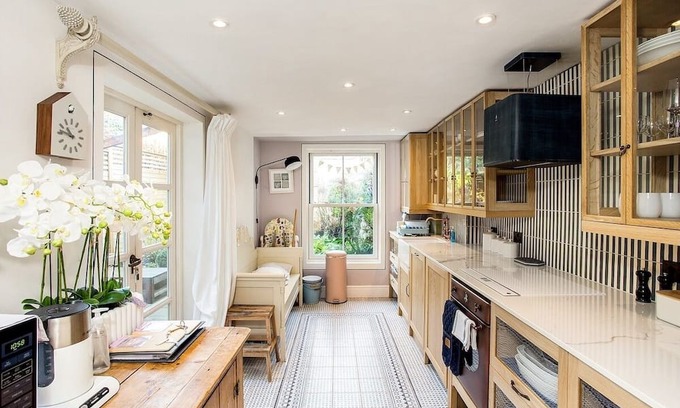 Winchester House | 3BR Chic House, central Winchester- Sleeps 7!