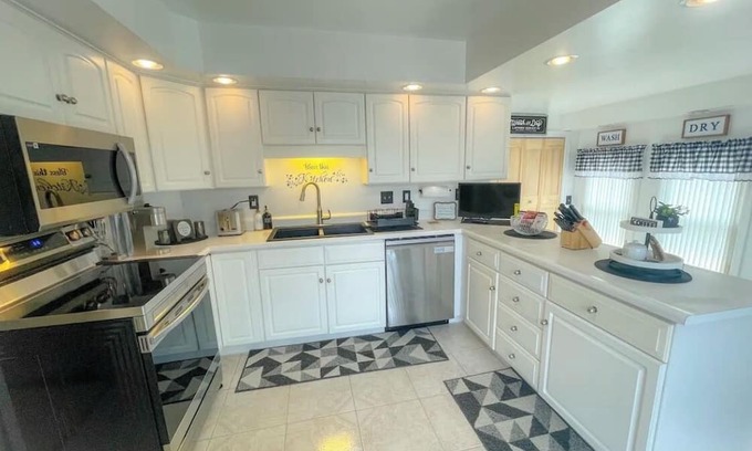 Williamsport Apartment | Beautiful 2nd Floor Cozy 2 Bedroom Unit with game room.