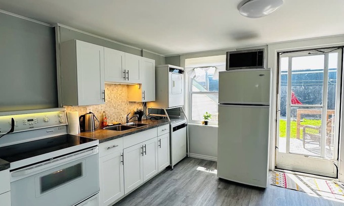 Peterborough House | Cozy Two Story House with Patio, BBQ and Backyard