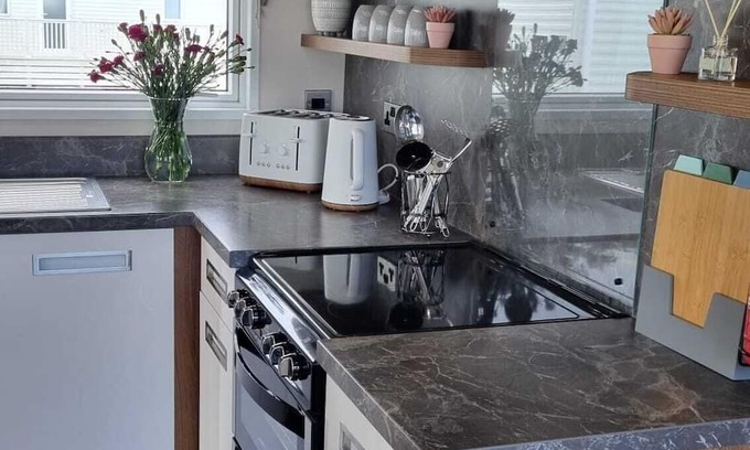 New Forest District Cabin | Stunning Seaside Lodge Nr New Forest 2 bed